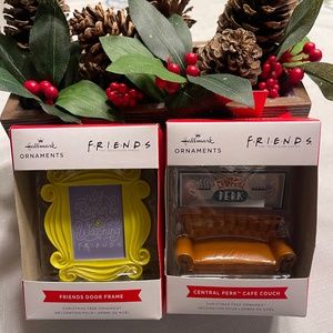 Hallmark Friends Ornaments Key Hole Frame and Central Perk Couch